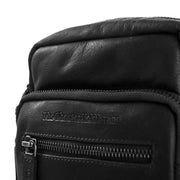 Solid Antique Brass Hardware &amp; Heavy-Duty Dual Zipper Detail on Bremen Full-Grain Leather Crossbody Bag til Mænd