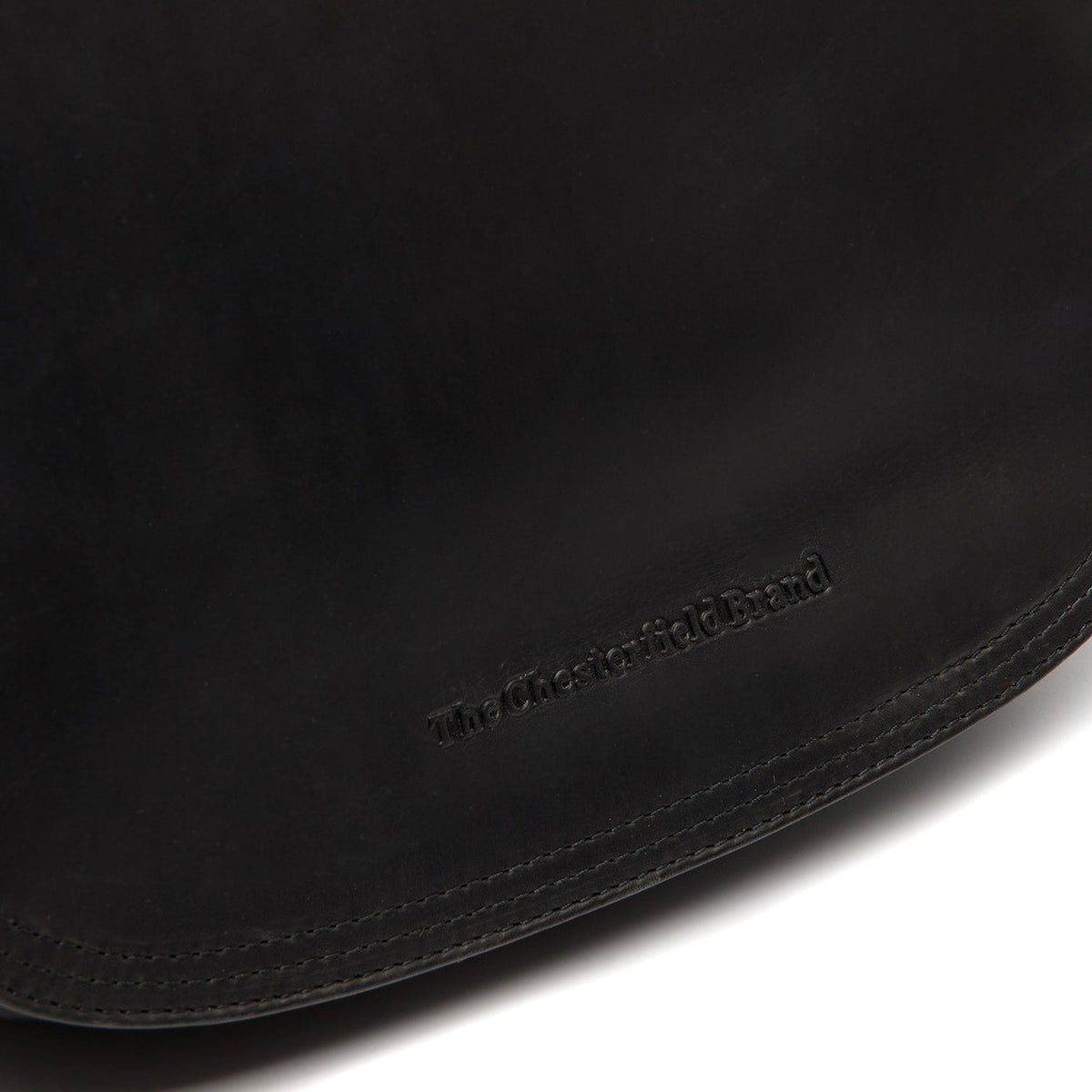 Solid Antique Brass Hardware &amp; Heavy-Duty Dual Zipper Detail on Everglades Full-Grain Leather Crossbody Bag til Kvinder
