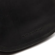 Solid Antique Brass Hardware &amp; Heavy-Duty Dual Zipper Detail on Everglades Full-Grain Leather Crossbody Bag til Kvinder