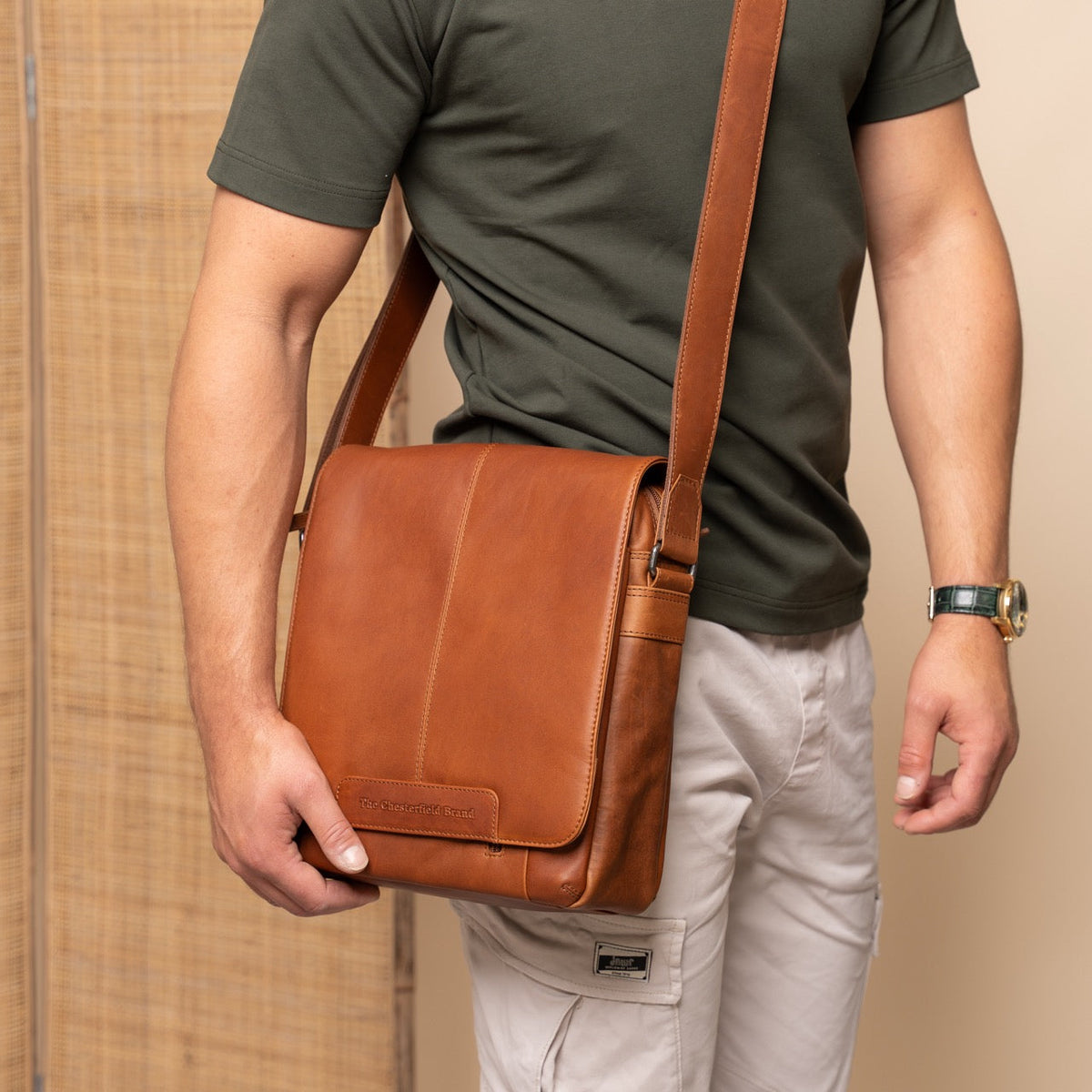 Raphael Full-Grain Leather Crossbody Bag til Mænd – alternate product view 2