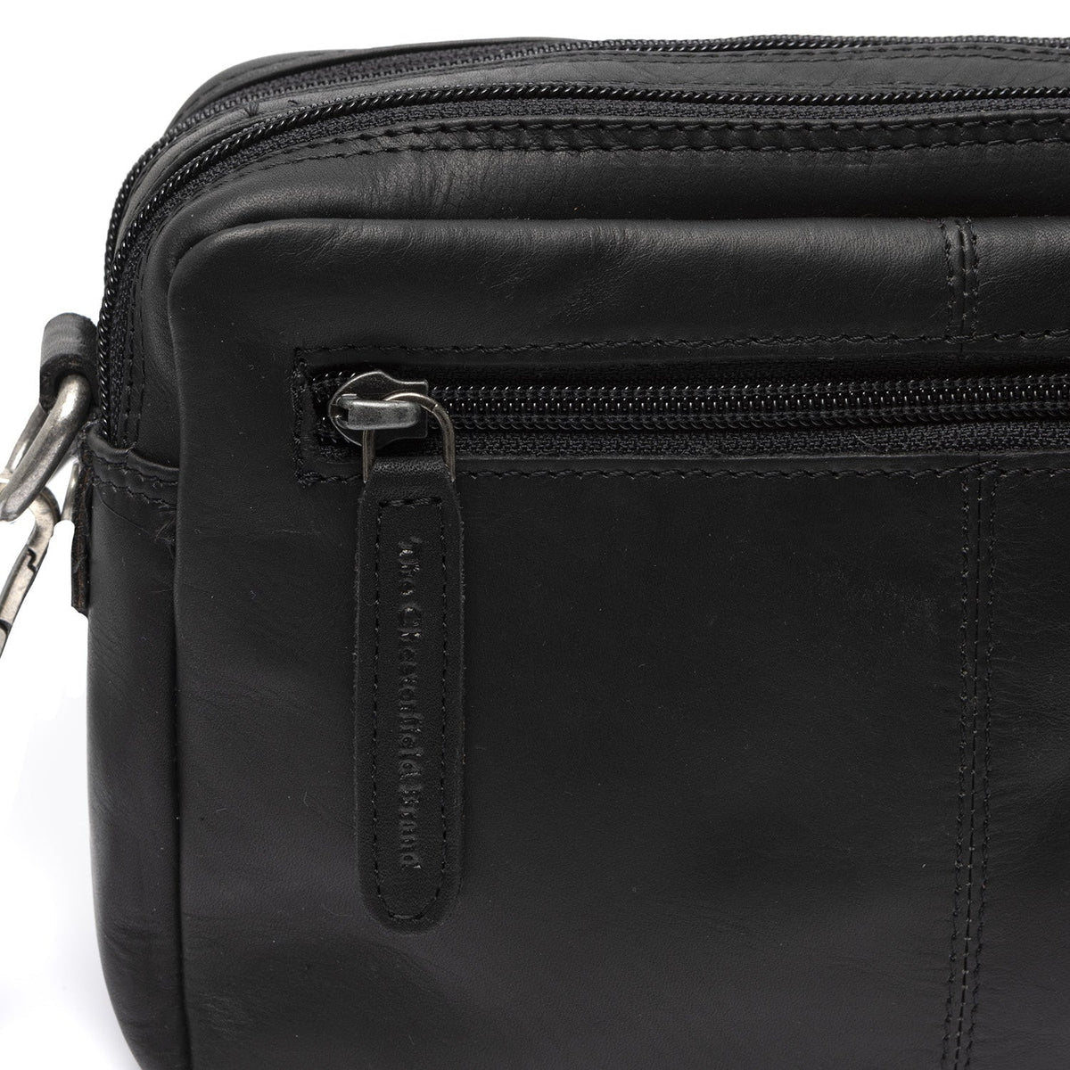 Solid Antique Brass Hardware &amp; Heavy-Duty Dual Zipper Detail on Samui Full-Grain Leather Crossbody Bag til Kvinder