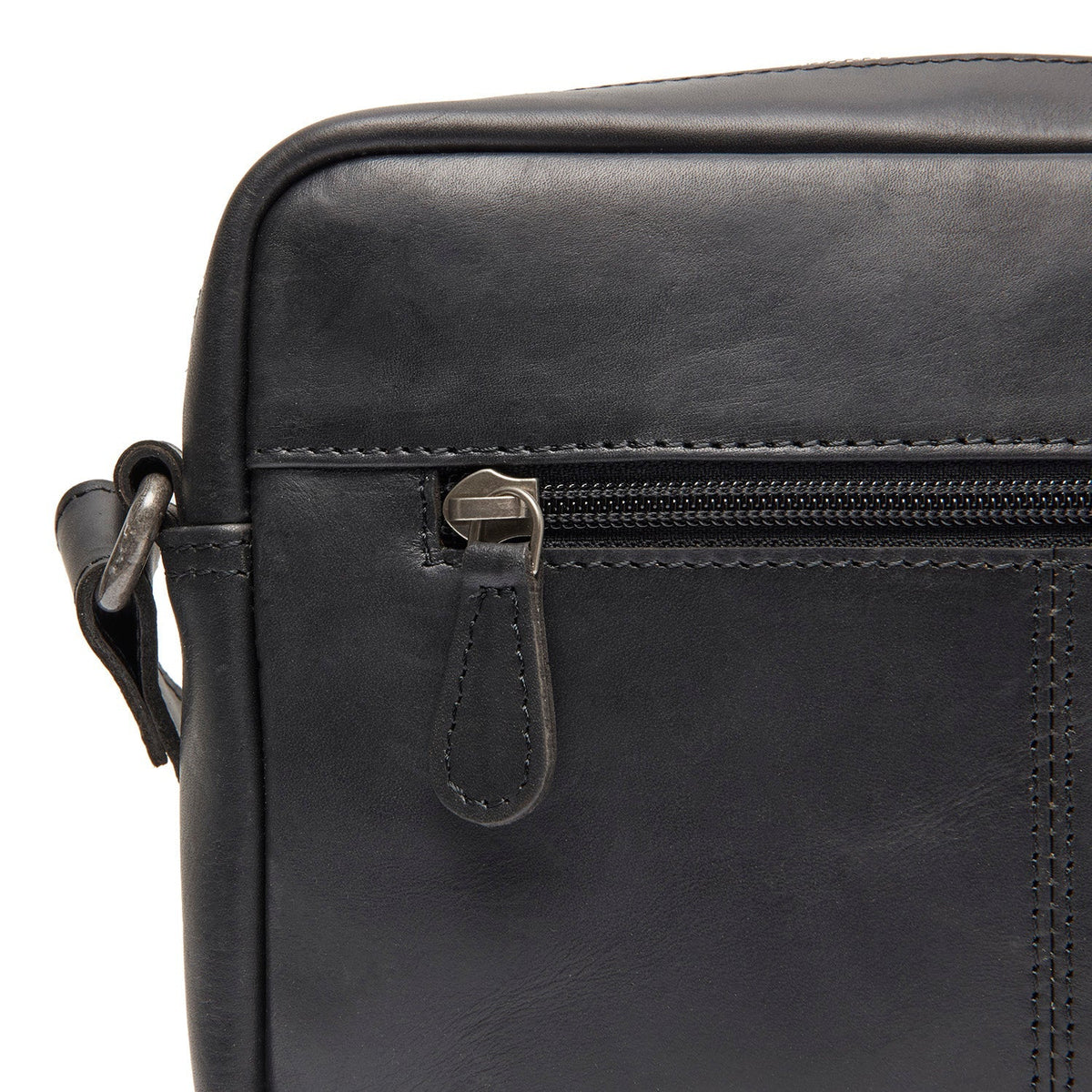 100% Full-Grain Wax Pull-Up 100% Full-Grain Leather Grain Texture &amp; Handcrafted Patina Detail