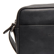 Westmere Full-Grain Leather Crossbody Bag til Kvinder - Structured Side Profile Showing Gusset Depth &amp; Expansion Capacity