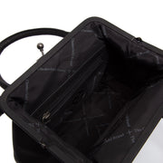 Close-Up Detail of Classic Collar &amp; Heavy-Duty Zipper Hardware on Chili Full-Grain Leather Handbag til Kvinder