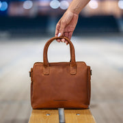 Styled Fit Perspective of Hermosa Narvlæder Handbag on Model - Natural Daylight Drape
