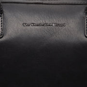 Close-Up Detail of Classic Collar &amp; Heavy-Duty Zipper Hardware on Langton Full-Grain Leather Handbag til Kvinder