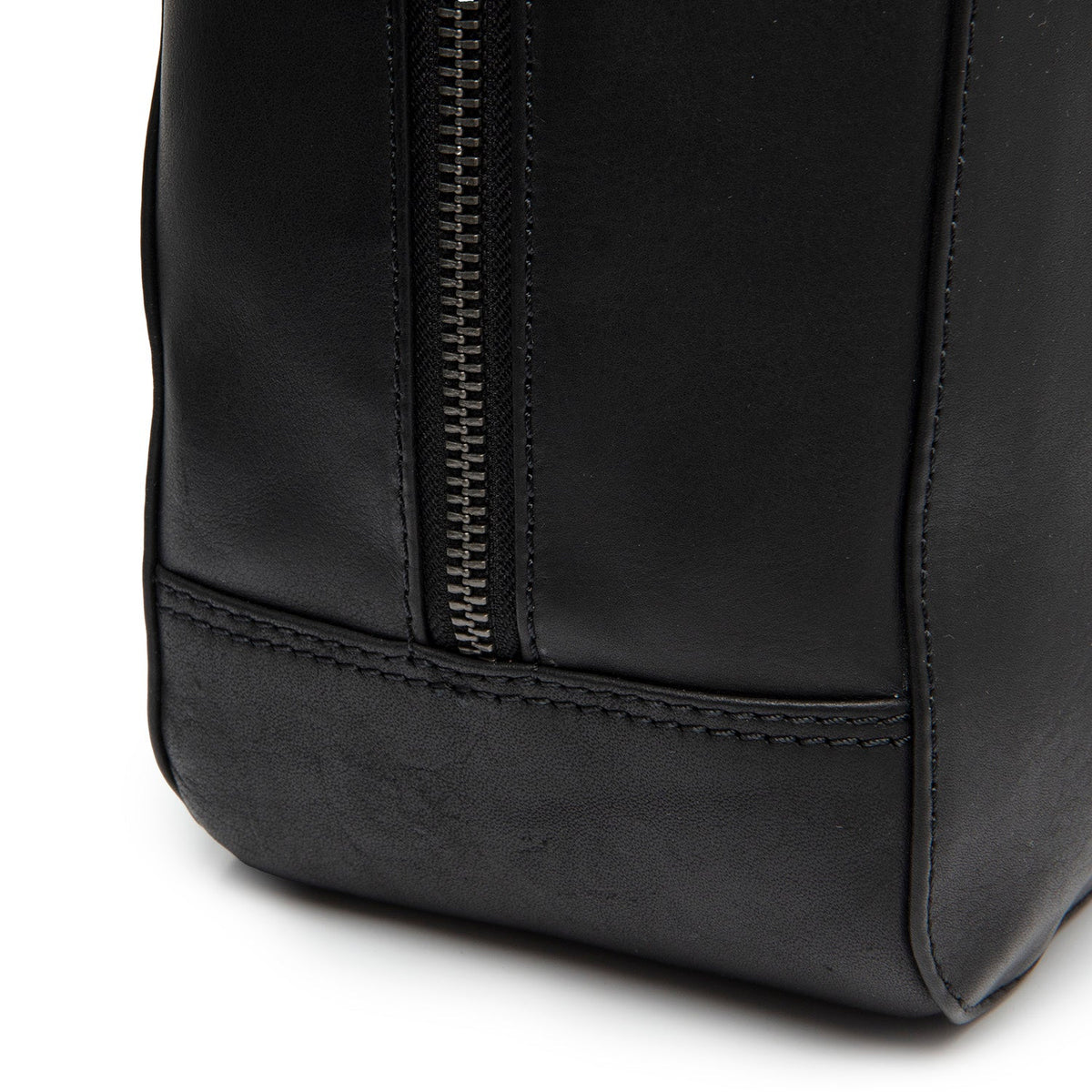 Solvin Full-Grain Leather Handbag til Kvinder - Lateral Side Profile View Showing Sleeve Cut &amp; Athletic Taper Fit