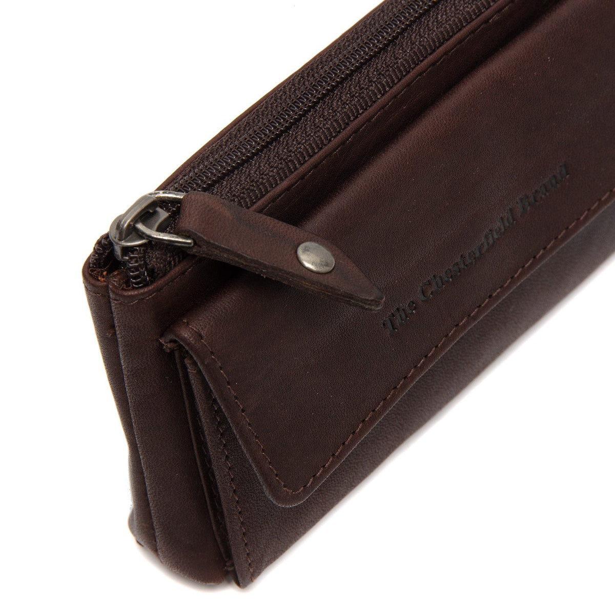 Styled Fit Perspective of Violette Full-Grain Leather Key Case til Kvinder on Model - Natural Daylight Drape