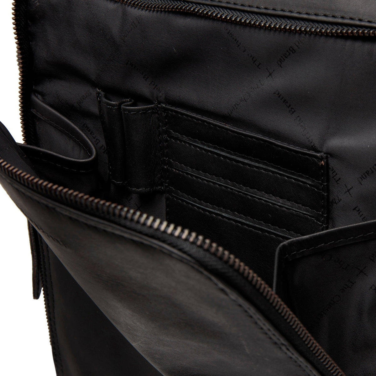 Solid Antique Brass Hardware &amp; Heavy-Duty Dual Zipper Detail on Jasper Full-Grain Leather Laptop Backpack til Kvinder