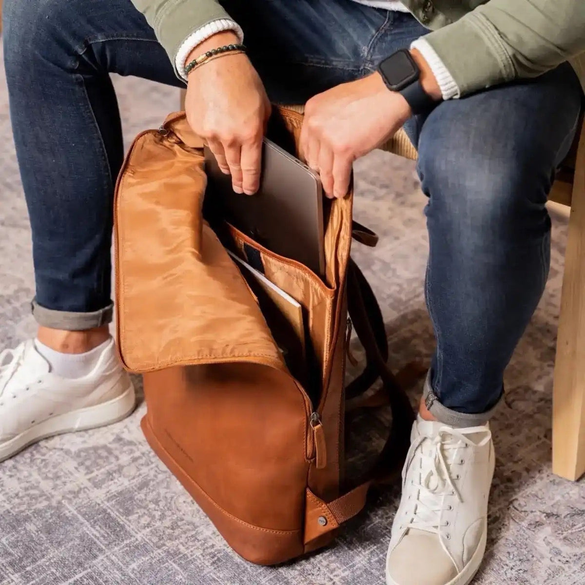 Larsson Full-Grain Leather Laptop Backpack til Kvinder – alternate product view 3