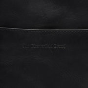 
Nærbillede of Classic Collar & Heavy-Duty Zipper Hardware on Alesund Kernelæder Phone Bag