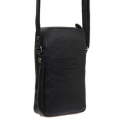 
Tailored Rib Cuffs & Hem Craftsmanship Construction Detail on Alesund Kernelæder Phone Bag