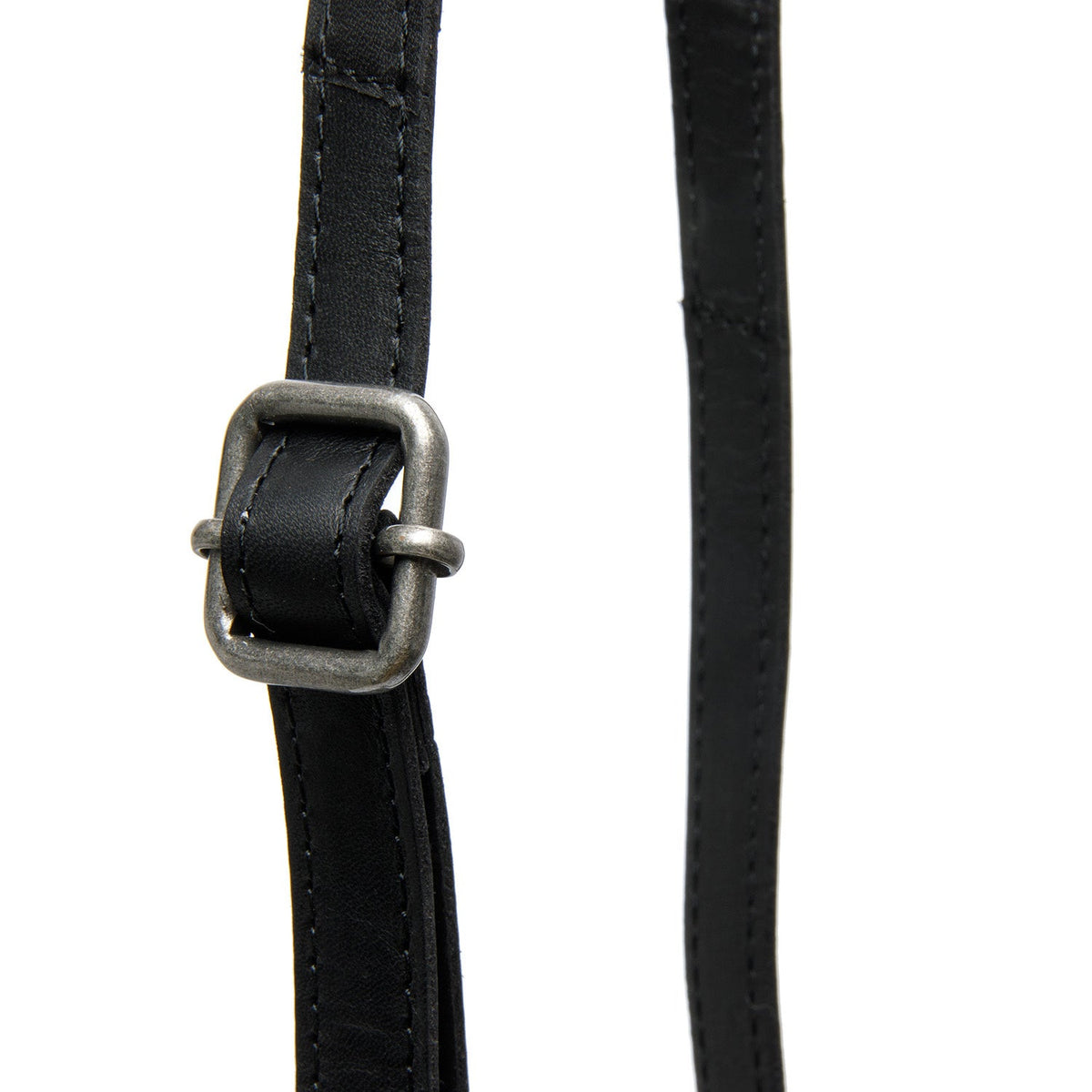 Tailored Rib Cuffs &amp; Hem Craftsmanship Construction Detail on Langley Full-Grain Leather Phone Bag til Kvinder