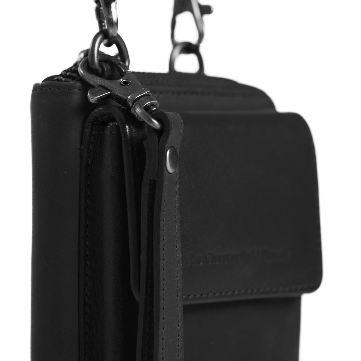 Close-Up Detail of Classic Collar &amp; Heavy-Duty Zipper Hardware on Malaga Full-Grain Leather Phone Bag til Kvinder
