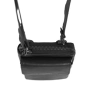 Styled Fit Perspective of Malaga Full-Grain Leather Phone Bag til Kvinder on Model - Natural Daylight Drape