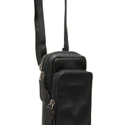Tailored Rib Cuffs &amp; Hem Craftsmanship Construction Detail on Valdes Full-Grain Leather Phone Bag til Kvinder