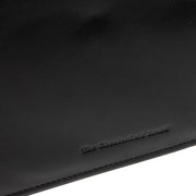 Close-Up Detail of Classic Collar &amp; Heavy-Duty Zipper Hardware on Leather Portfolio Moreton til Kvinder