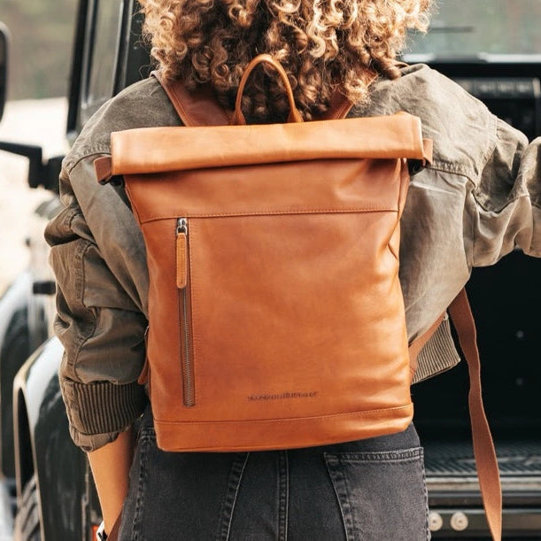 Mazara Full-Grain Leather Roll-top Backpack til Kvinder – alternate product view 2