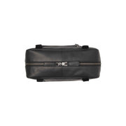 
Solid Antique Brass Hardware & Heavy-Duty Dual Zipper Detail on Fenno Skuldertaske i læder