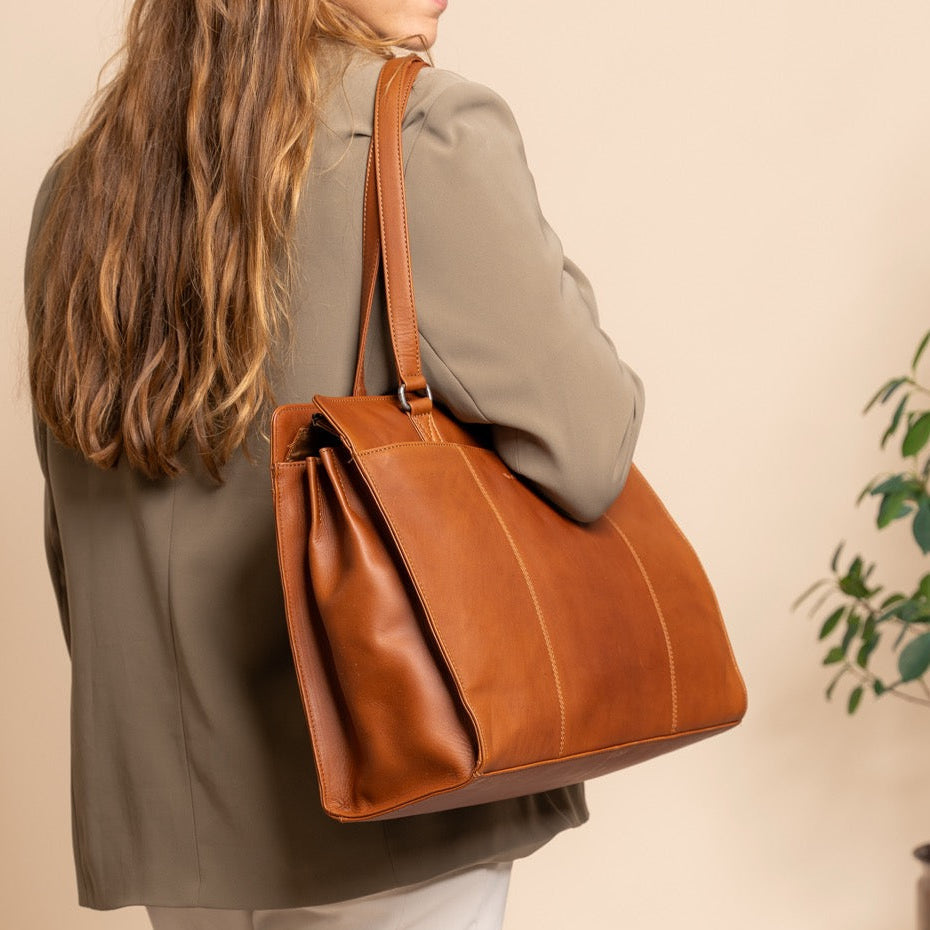
Fidenza Skuldertaske i læder – alternate product view 2