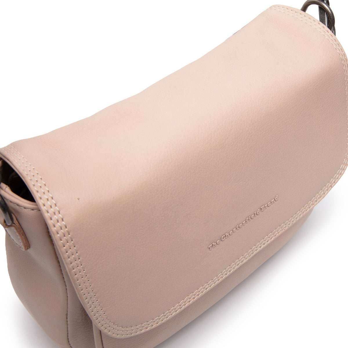 
Solid Antique Brass Hardware & Heavy-Duty Dual Zipper Detail on Miloa Skuldertaske i læder
