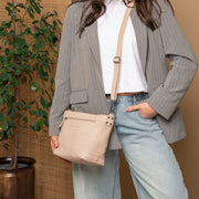 Zarita Full-Grain Leather Shoulder Bag til Kvinder - Structured Side Profile Showing Gusset Depth &amp; Expansion Capacity