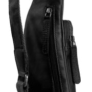 Solid Antique Brass Hardware &amp; Heavy-Duty Dual Zipper Detail on Leather Sling Bag Logan til Kvinder