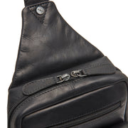Solid Antique Brass Hardware &amp; Heavy-Duty Dual Zipper Detail on Leather Sling Bag Turelle til Kvinder