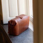 Biassa Full-Grain Leather Toiletry Bag til Kvinder – alternate product view 2