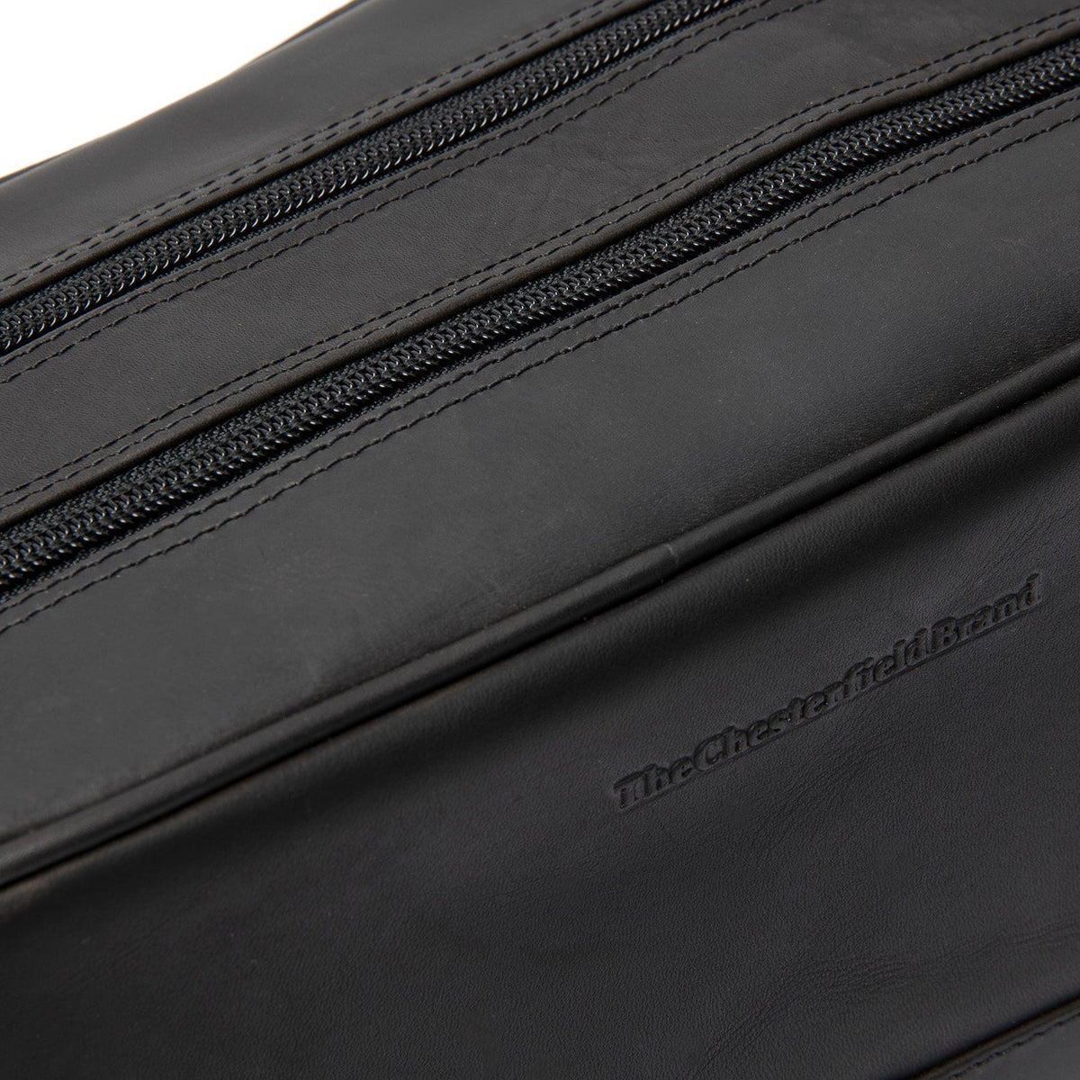 Tailored Rib Cuffs &amp; Hem Craftsmanship Construction Detail on Stacey Full-Grain Leather Toiletry Bag til Kvinder