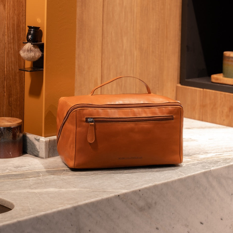 Trevia Full-Grain Leather Toiletry Bag til Kvinder – alternate product view 2