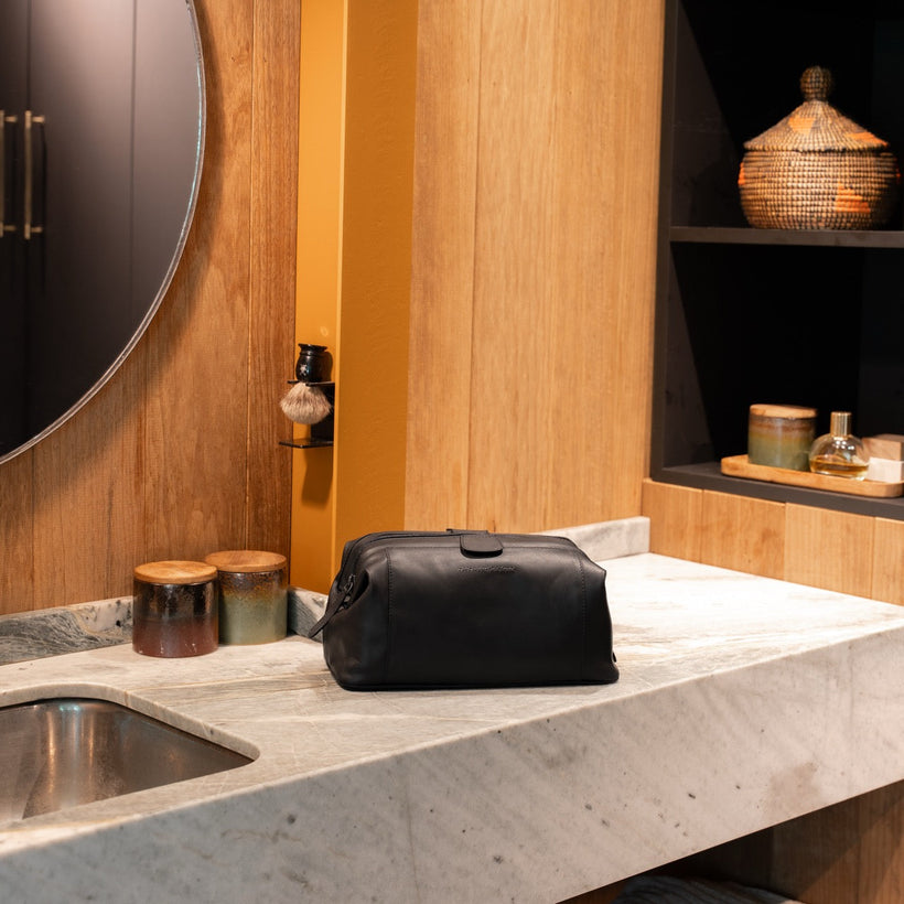 Vince Full-Grain Leather Toiletry Bag til Kvinder