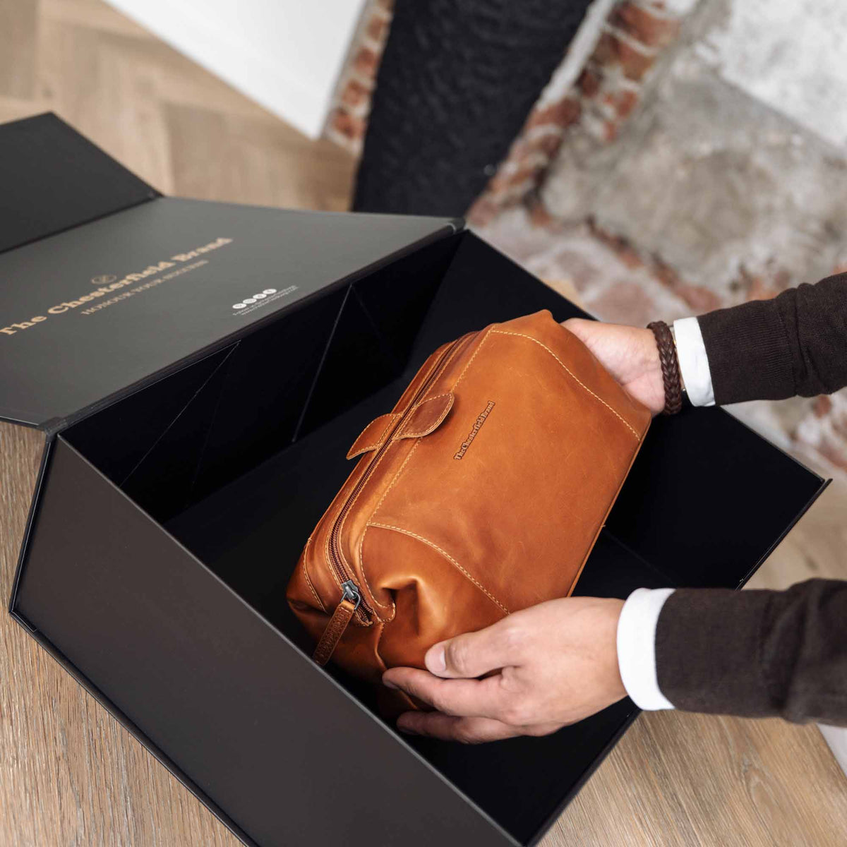 Vince Full-Grain Leather Toiletry Bag til Kvinder – alternate product view 2