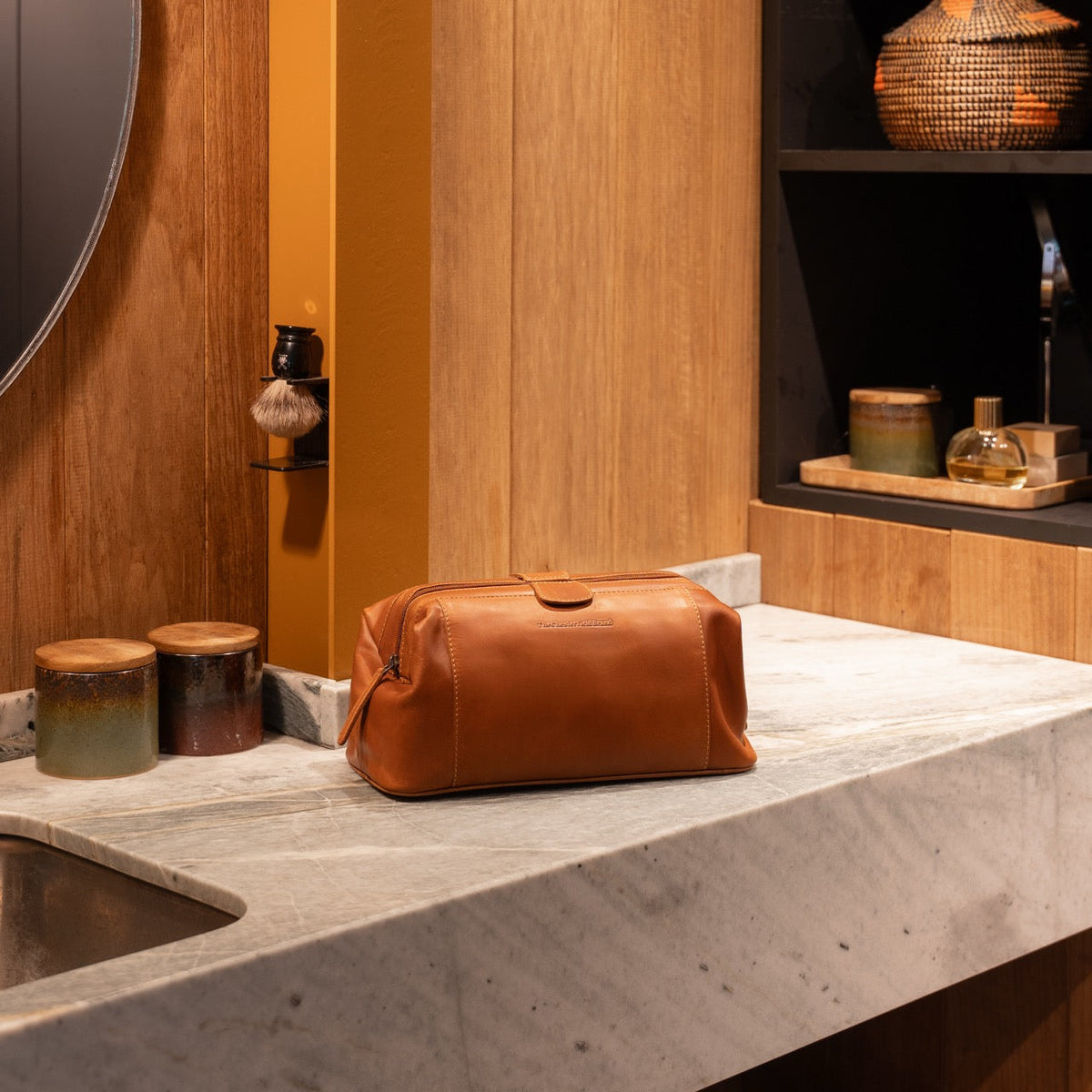 Vince Full-Grain Leather Toiletry Bag til Kvinder – alternate product view 3