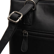 Solid Antique Brass Hardware &amp; Heavy-Duty Dual Zipper Detail on Raynor Full-Grain Leather Tote Bag til Kvinder