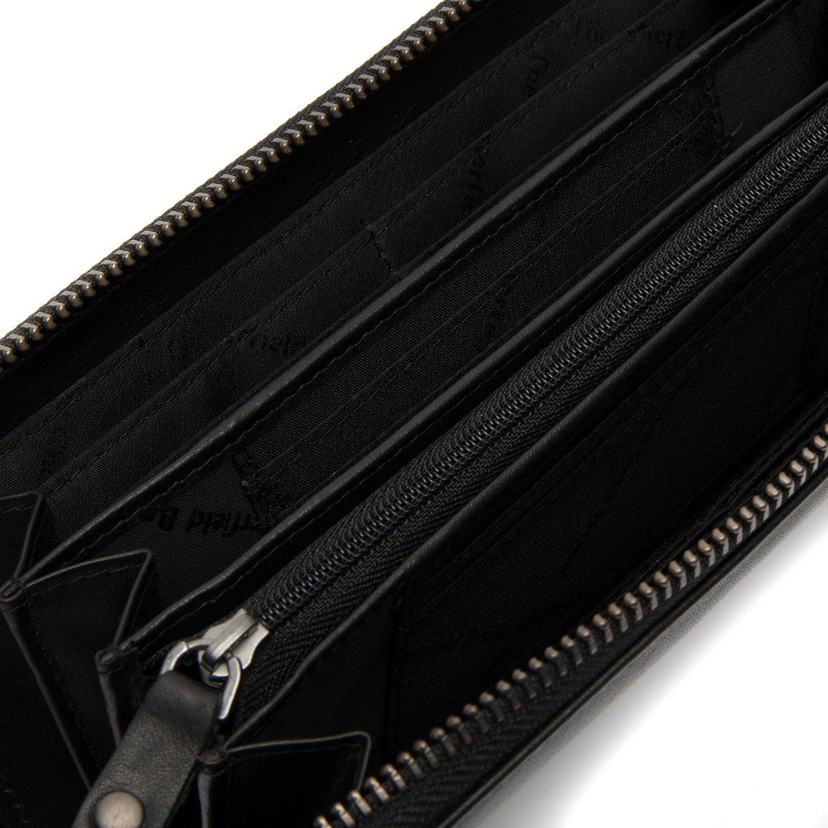 Solid Antique Brass Hardware &amp; Heavy-Duty Dual Zipper Detail on Cantara Full-Grain Leather Wallet til Kvinder