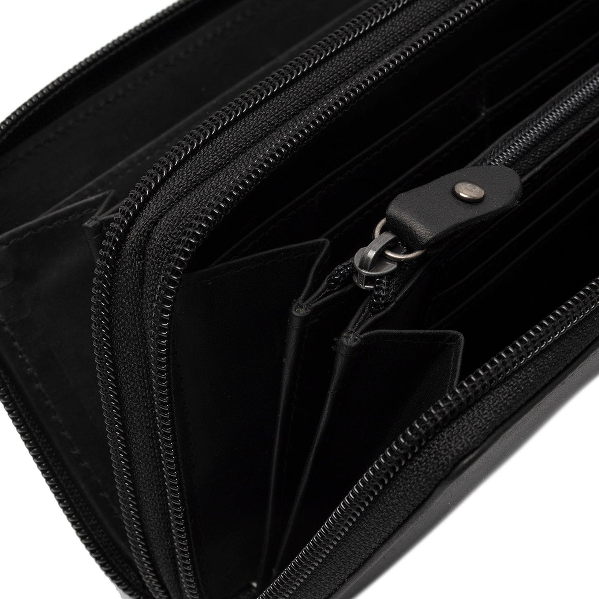 Solid Antique Brass Hardware &amp; Heavy-Duty Dual Zipper Detail on Hadley Full-Grain Leather Wallet til Kvinder