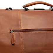 Solid Antique Brass Hardware &amp; Heavy-Duty Dual Zipper Detail on Corfu Full-Grain Leather Weekender Bag til Kvinder