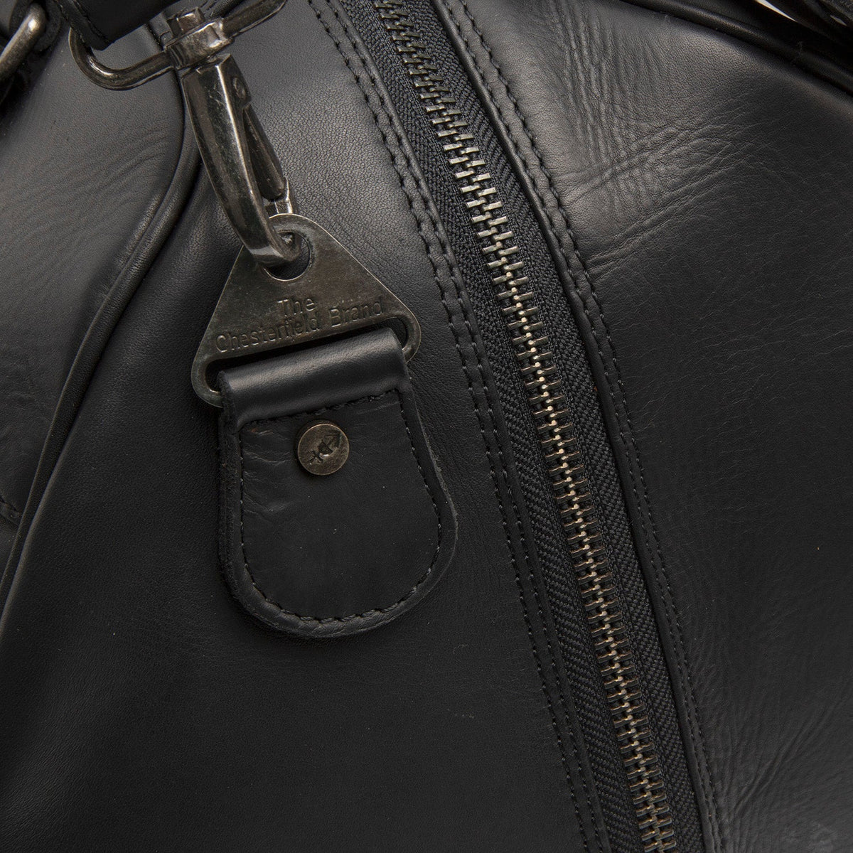 Volenza Full-Grain Leather Weekender Bag til Kvinder - Structured Side Profile Showing Gusset Depth &amp; Expansion Capacity