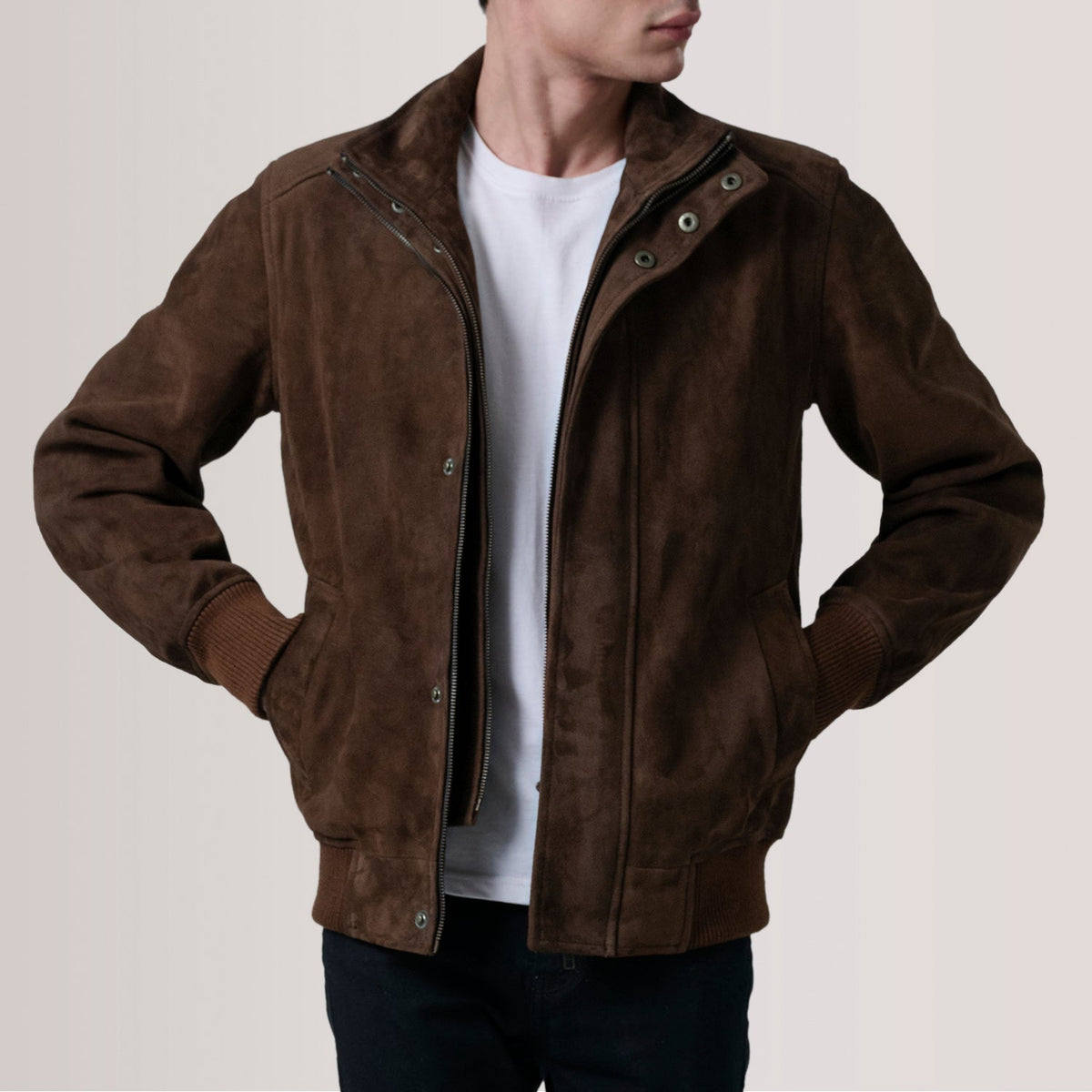 Tailored Rib Cuffs &amp; Hem Craftsmanship Construction Detail on Lester Brun Suede Læder Bomberjakke til Mænd For Men
