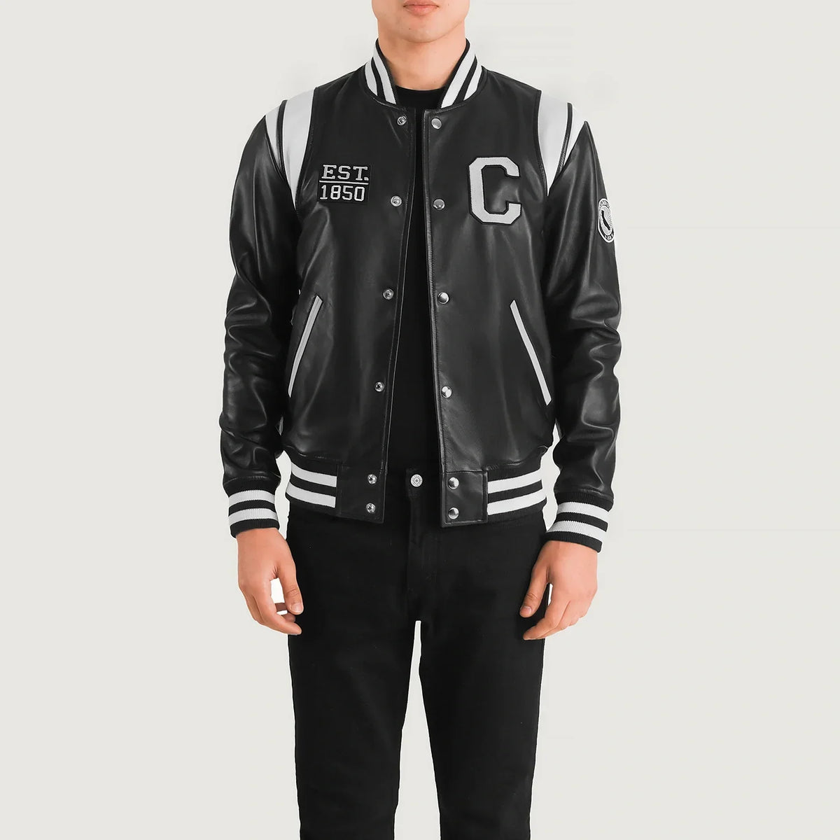
Liberte California Sort Leather Varsity Læderjakke til Mænd in Black & White Sheepskin Leather - Forfra med skræddersyet silhuet | Køb online