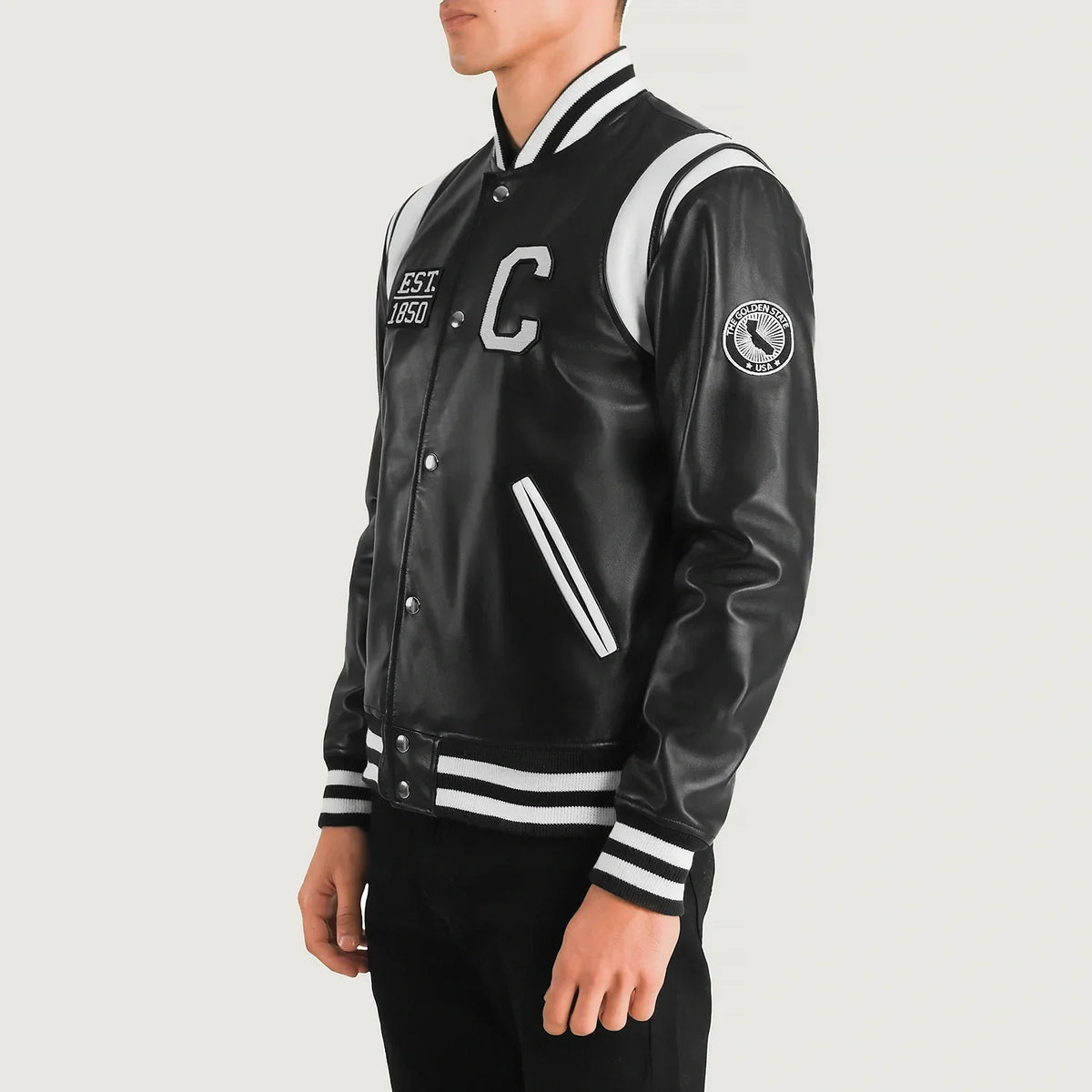 
Black & White Sheepskin Leather Varsity Jacket - Bagfra med tilpassede skuldre og ren kant