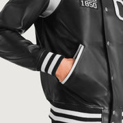 
Indvendig visning Showing Quilted Polyester Lining & To funktionelle inderlommer