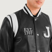 
Nærbillede of Varsity & Snap Button Hardware on Liberte New Jersey Sort Leather Varsity Læderjakke til Mænd