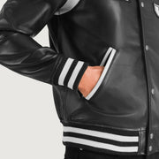 
Indvendig visning Showing Quilted Polyester Lining & To funktionelle inderlommer