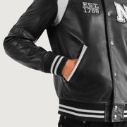 
Indvendig visning Showing Quilted Polyester Lining & To funktionelle inderlommer