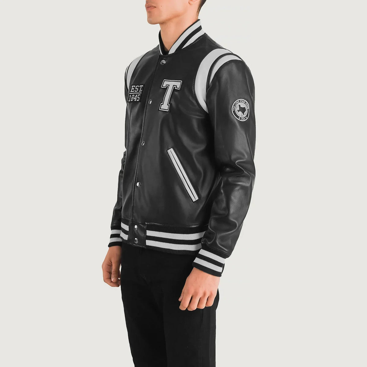 
Black & White Sheepskin Leather Varsity Jacket - Bagfra med tilpassede skuldre og ren kant