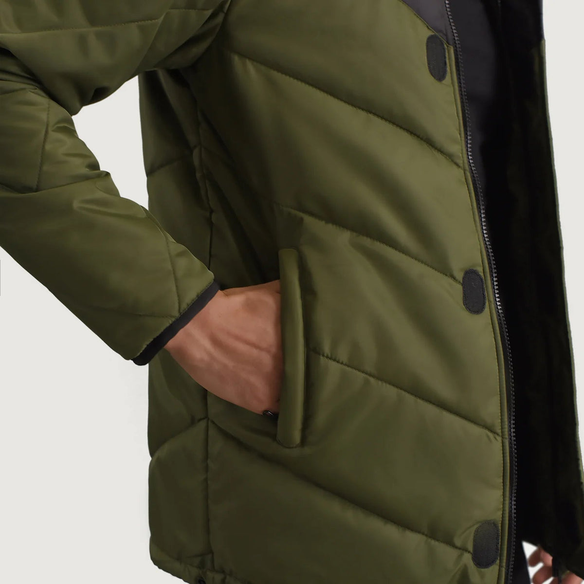 
Indvendig visning Showing Quilted Viscose Lining & To funktionelle inderlommer
