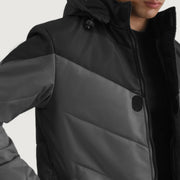
Indvendig visning Showing Quilted Viscose Lining & To funktionelle inderlommer