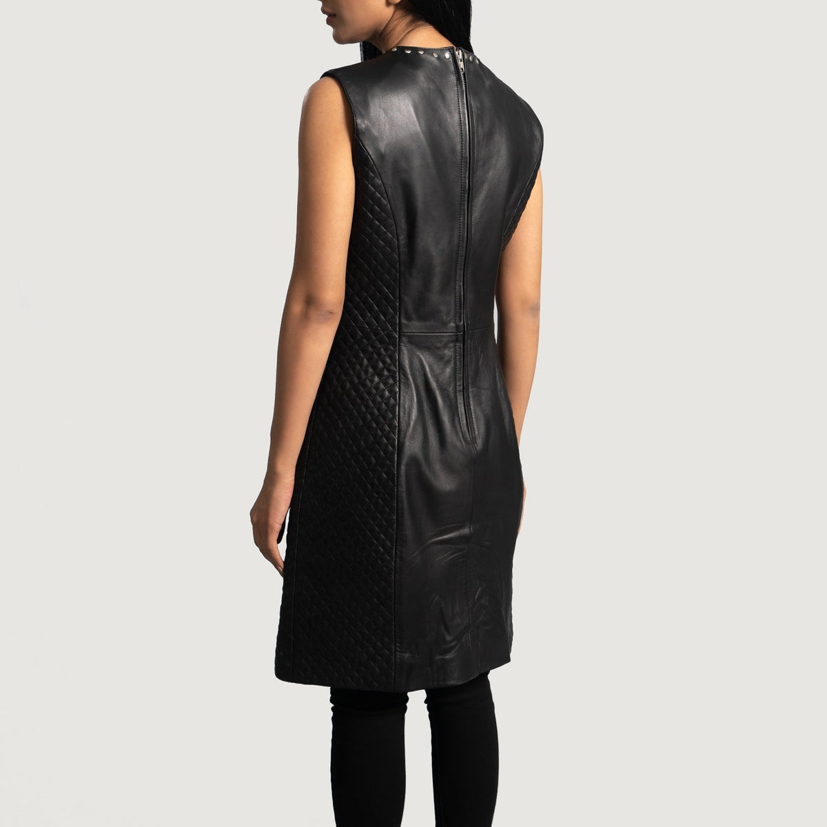 
Luxe Sort Leather Dress til Damer - Sideprofil med ergonomisk ærmesnit